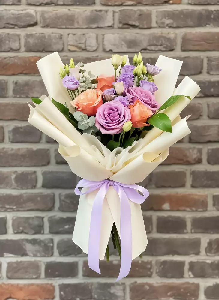 Букет цветов из: Лизиантусы и Розы в Пучежи