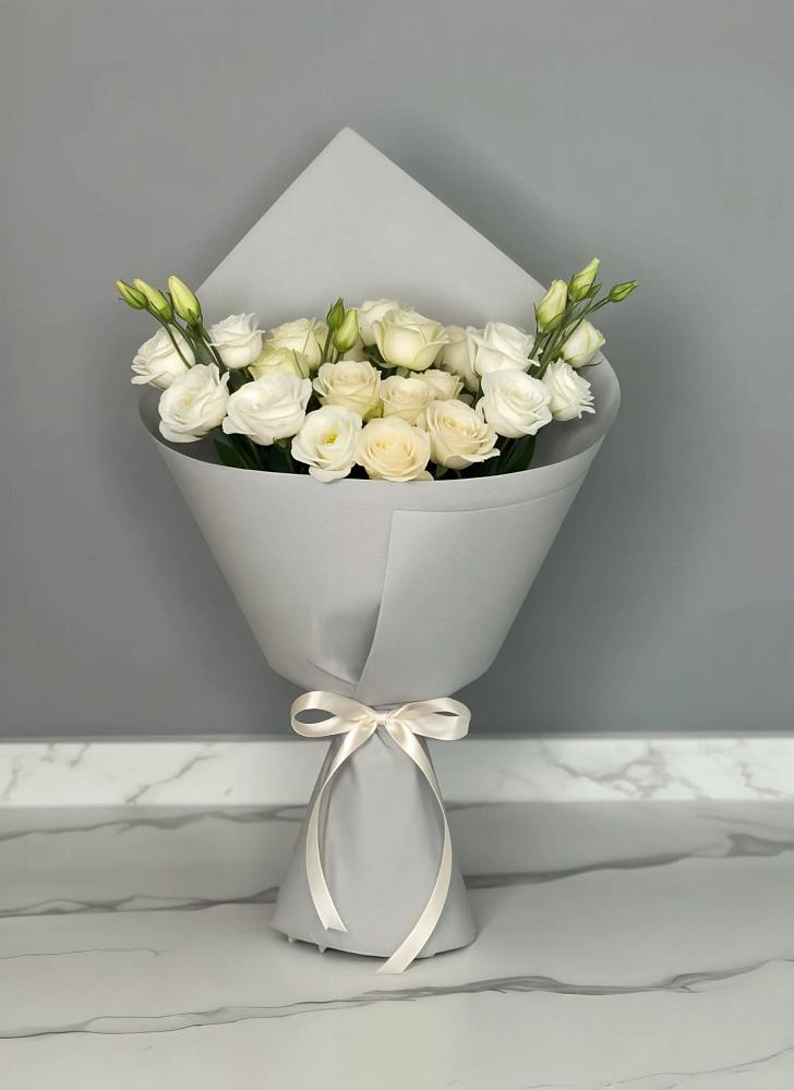 Букет цветов из: Розы и Лизиантусы в Пучежи