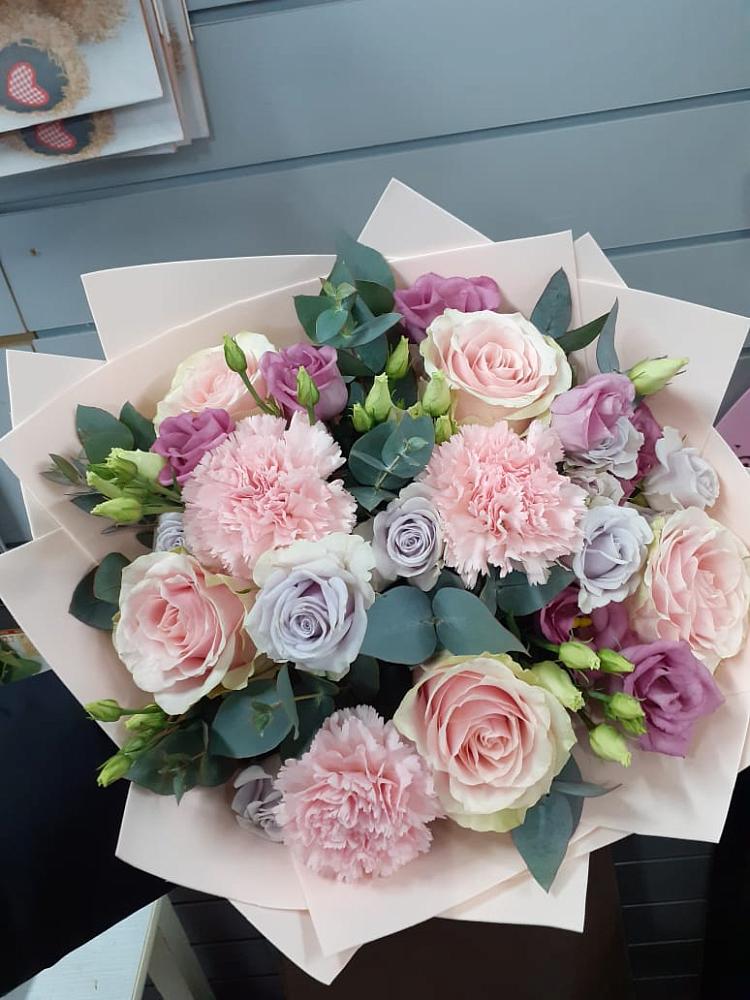 Букет цветов из: Розы, Гвоздики и Лизиантусы в Пучежи