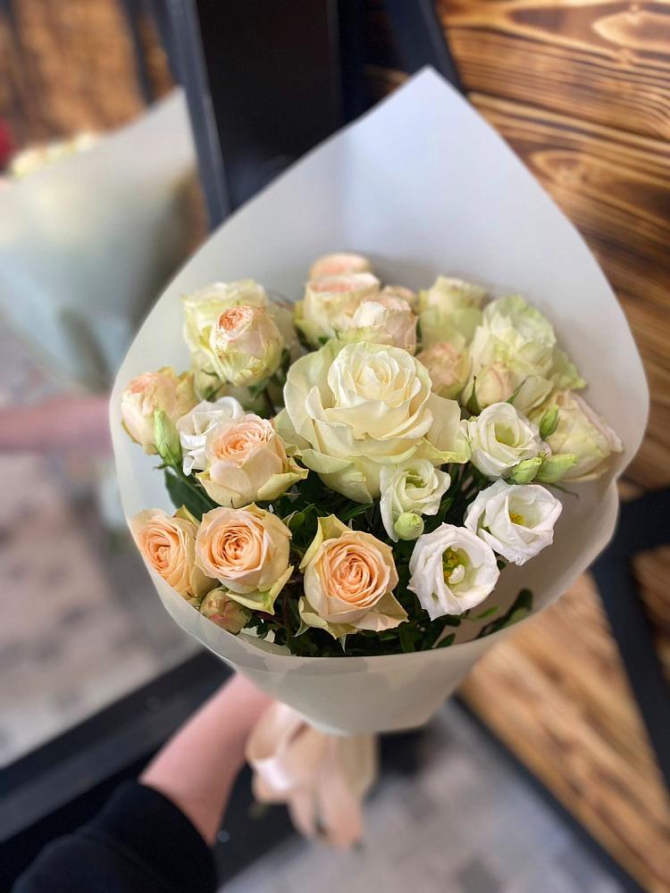 Букет цветов из: Розы и Лизиантусы в Пучежи